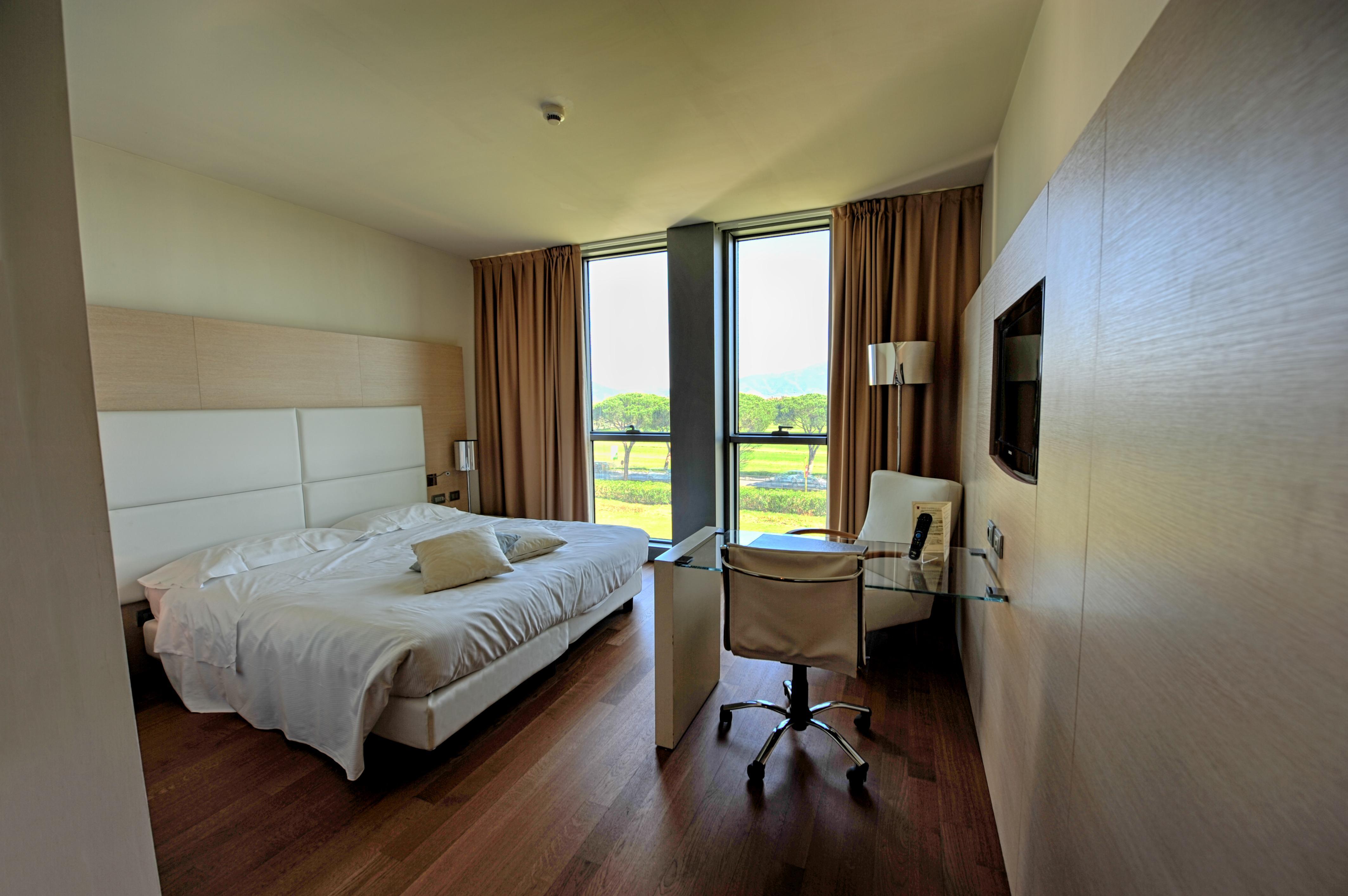Pisa Tower Plaza Hotel Exterior foto A room at the hotel
