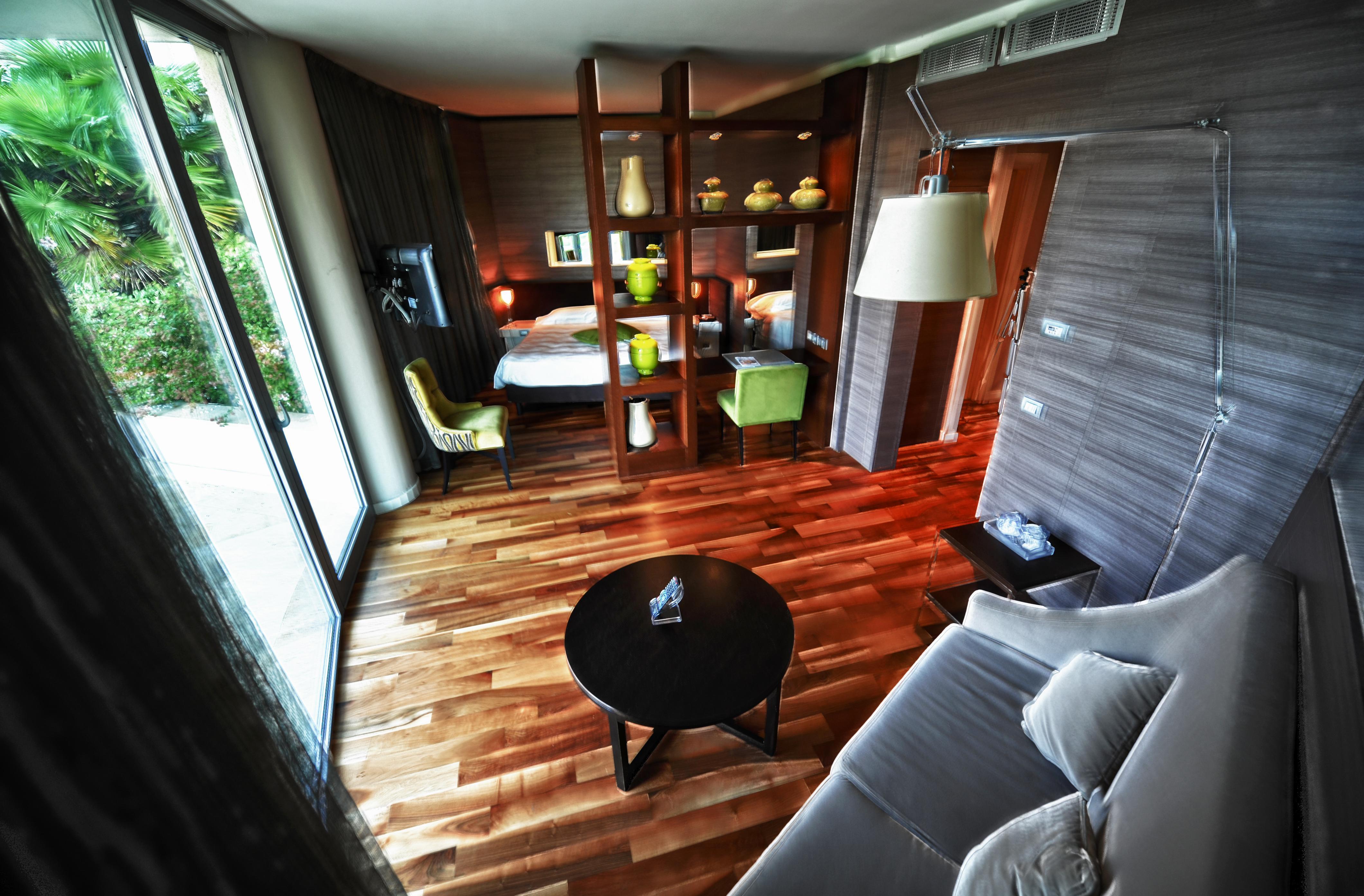 Pisa Tower Plaza Hotel Exterior foto A room at the hotel