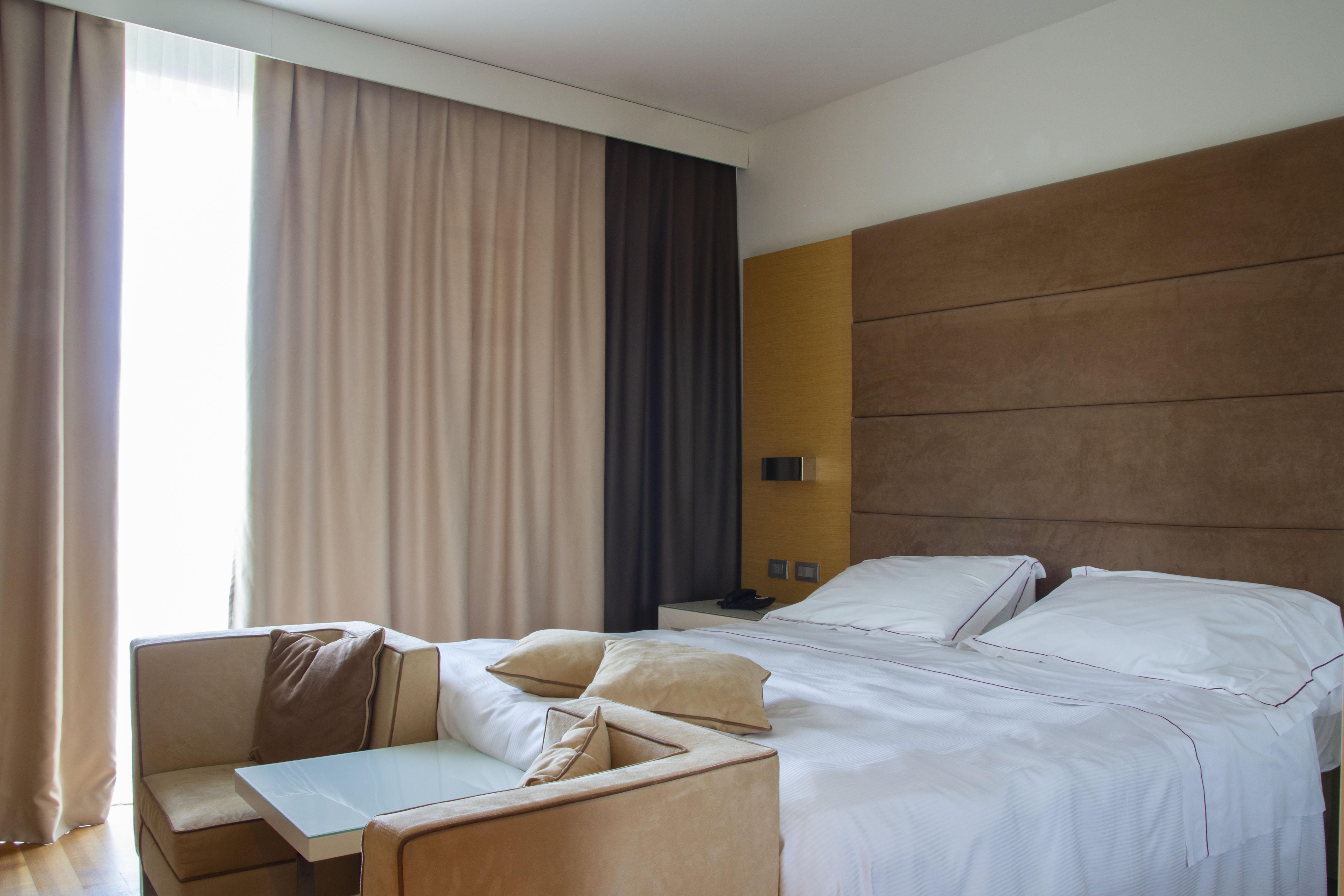 Pisa Tower Plaza Hotel Exterior foto A bedroom