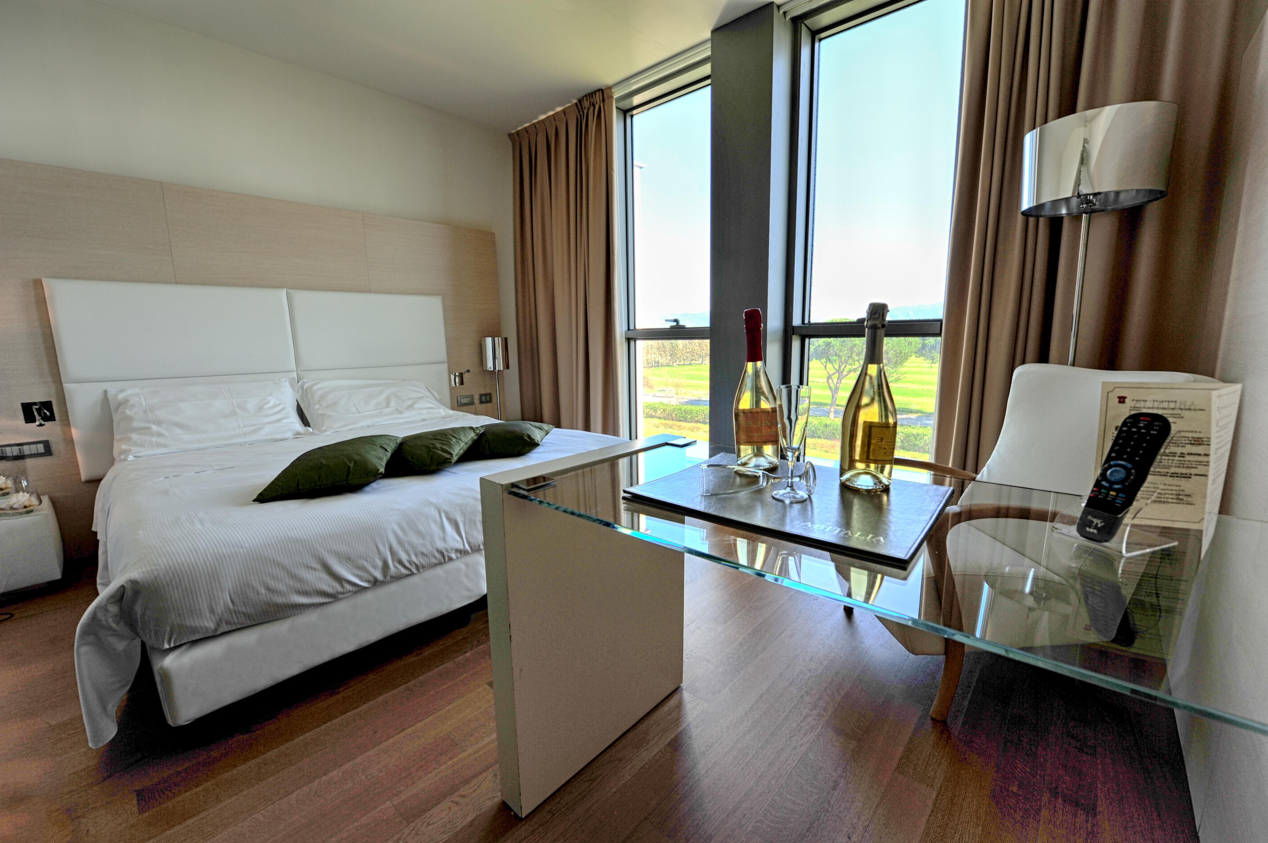 Pisa Tower Plaza Hotel Exterior foto A room at the hotel