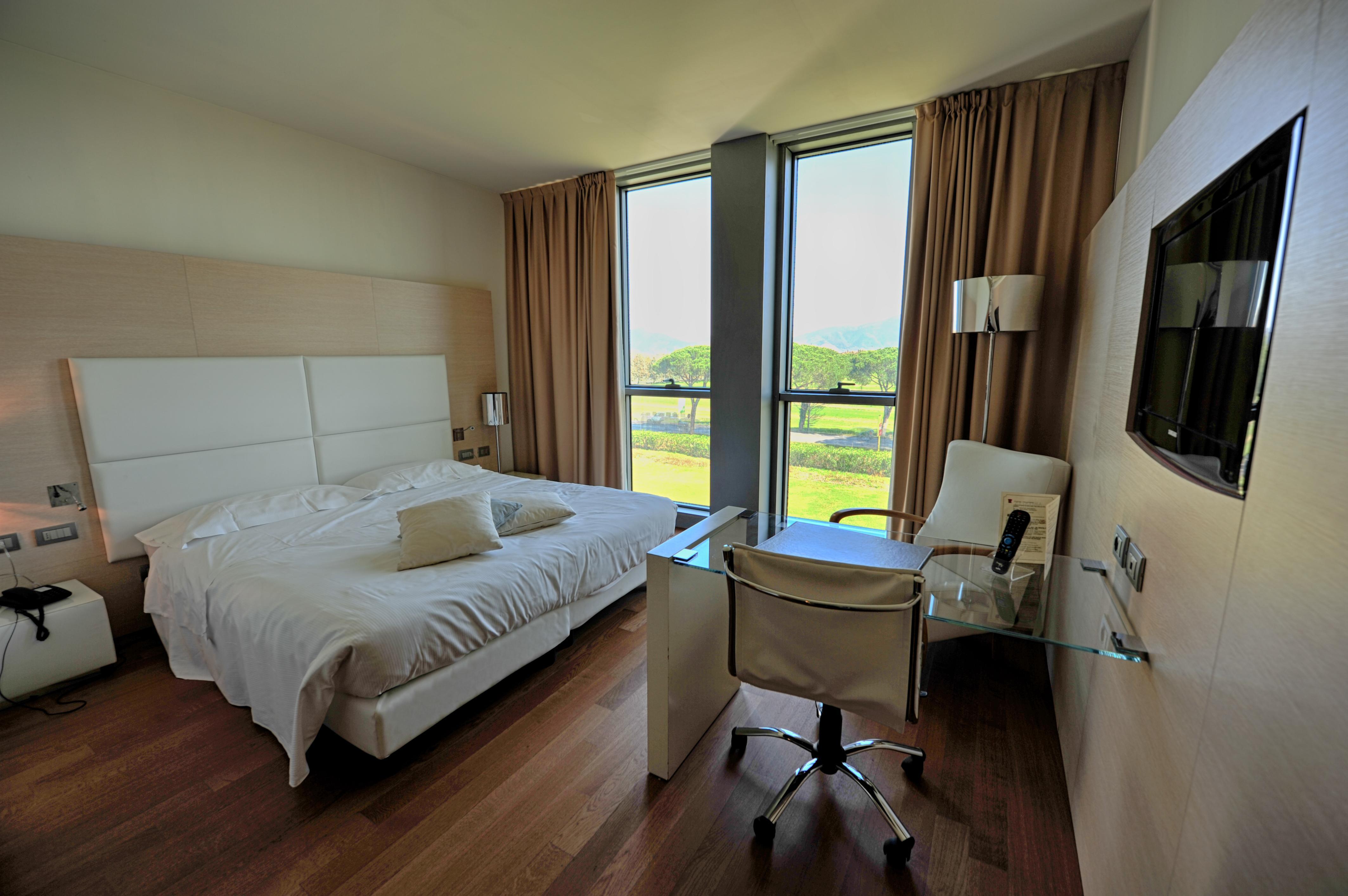 Pisa Tower Plaza Hotel Exterior foto A room at the hotel