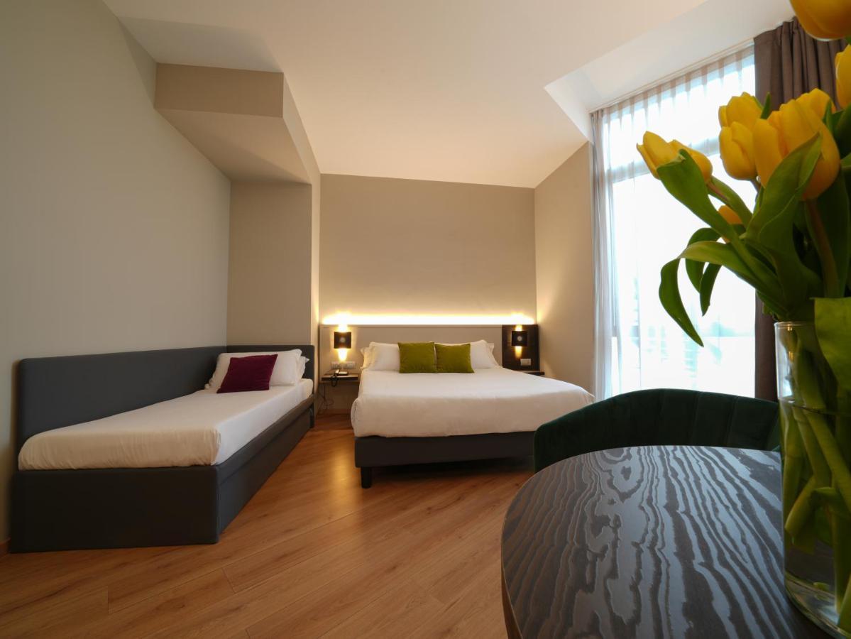 Pisa Tower Plaza Hotel Exterior foto A room at the hotel