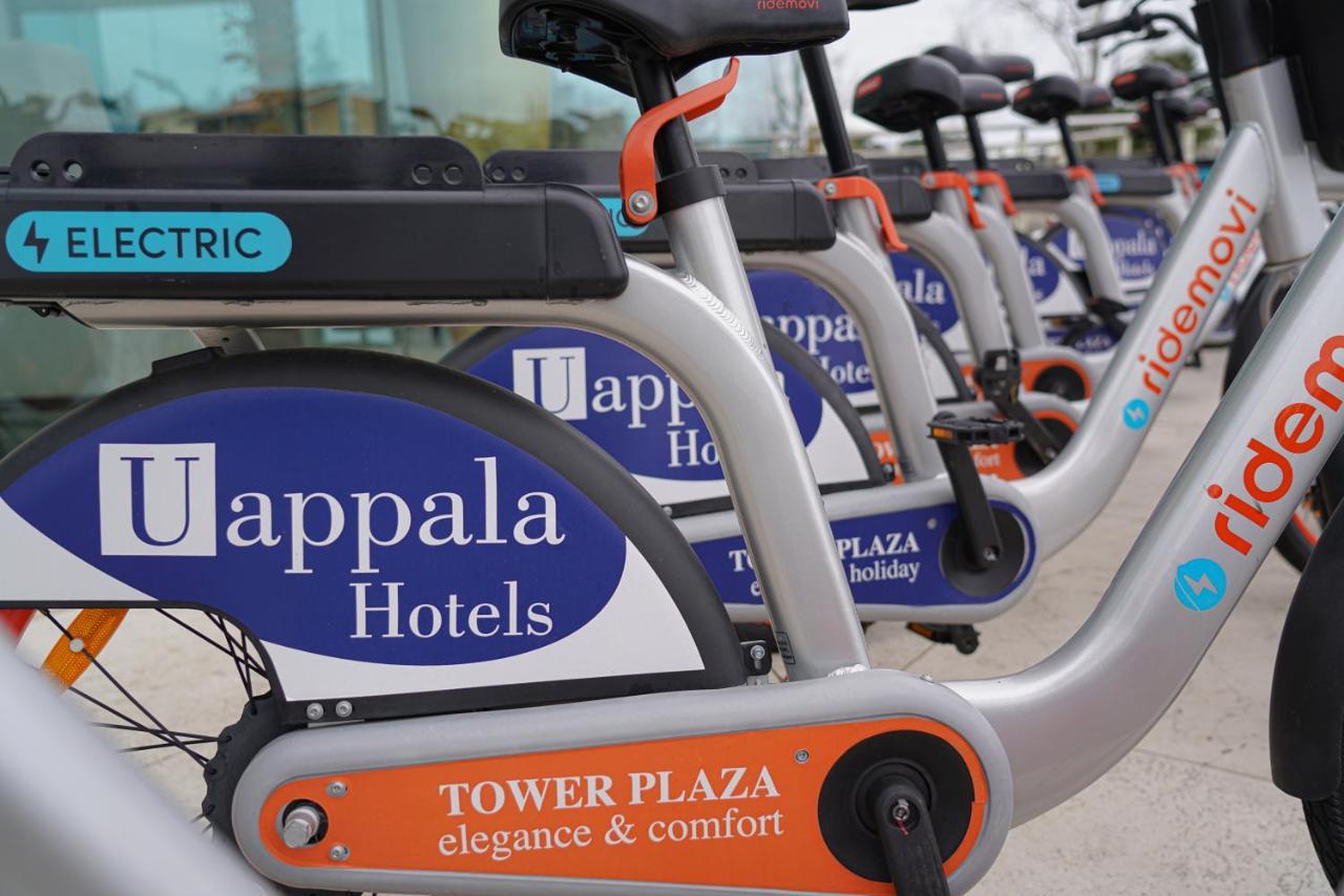 Pisa Tower Plaza Hotel Exterior foto Electric bicycles at the airport
