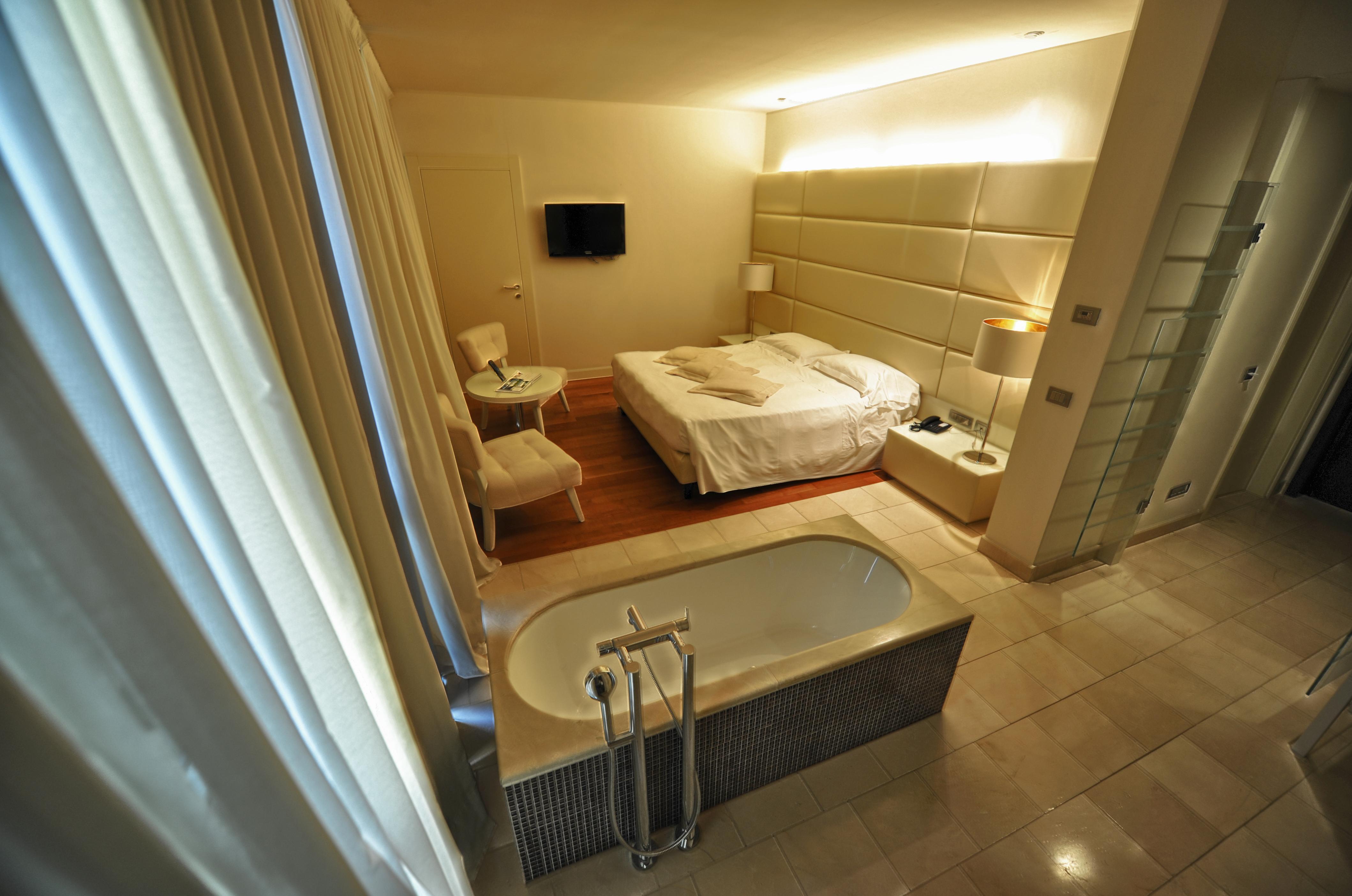Pisa Tower Plaza Hotel Exterior foto A room at the hotel