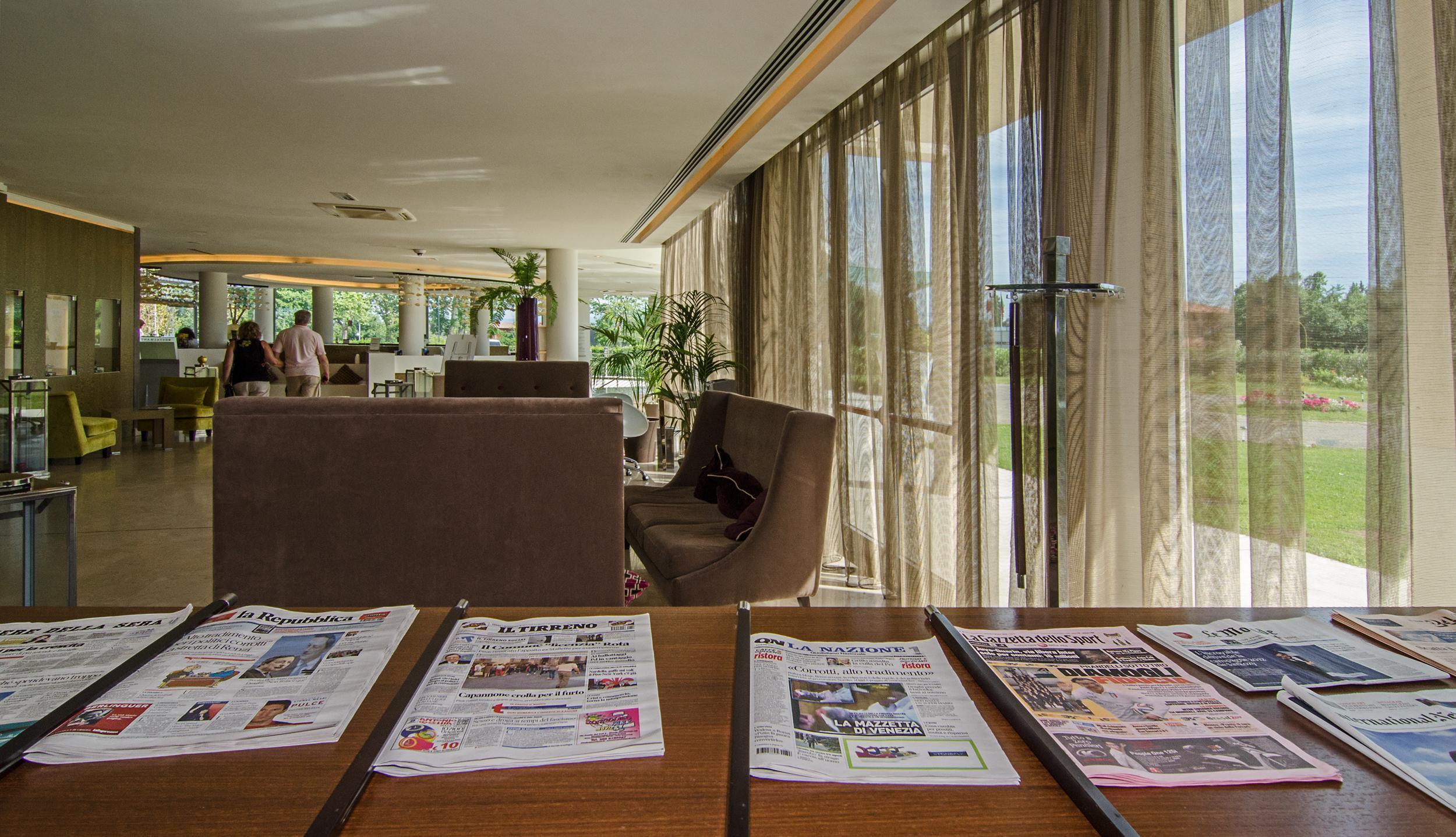 Pisa Tower Plaza Hotel Exterior foto The lobby of the hotel