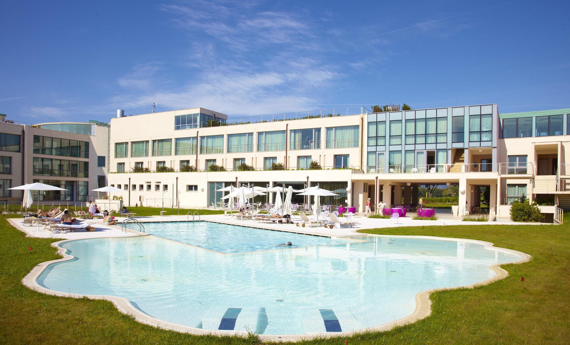 Pisa Tower Plaza Hotel Exterior foto The hotel