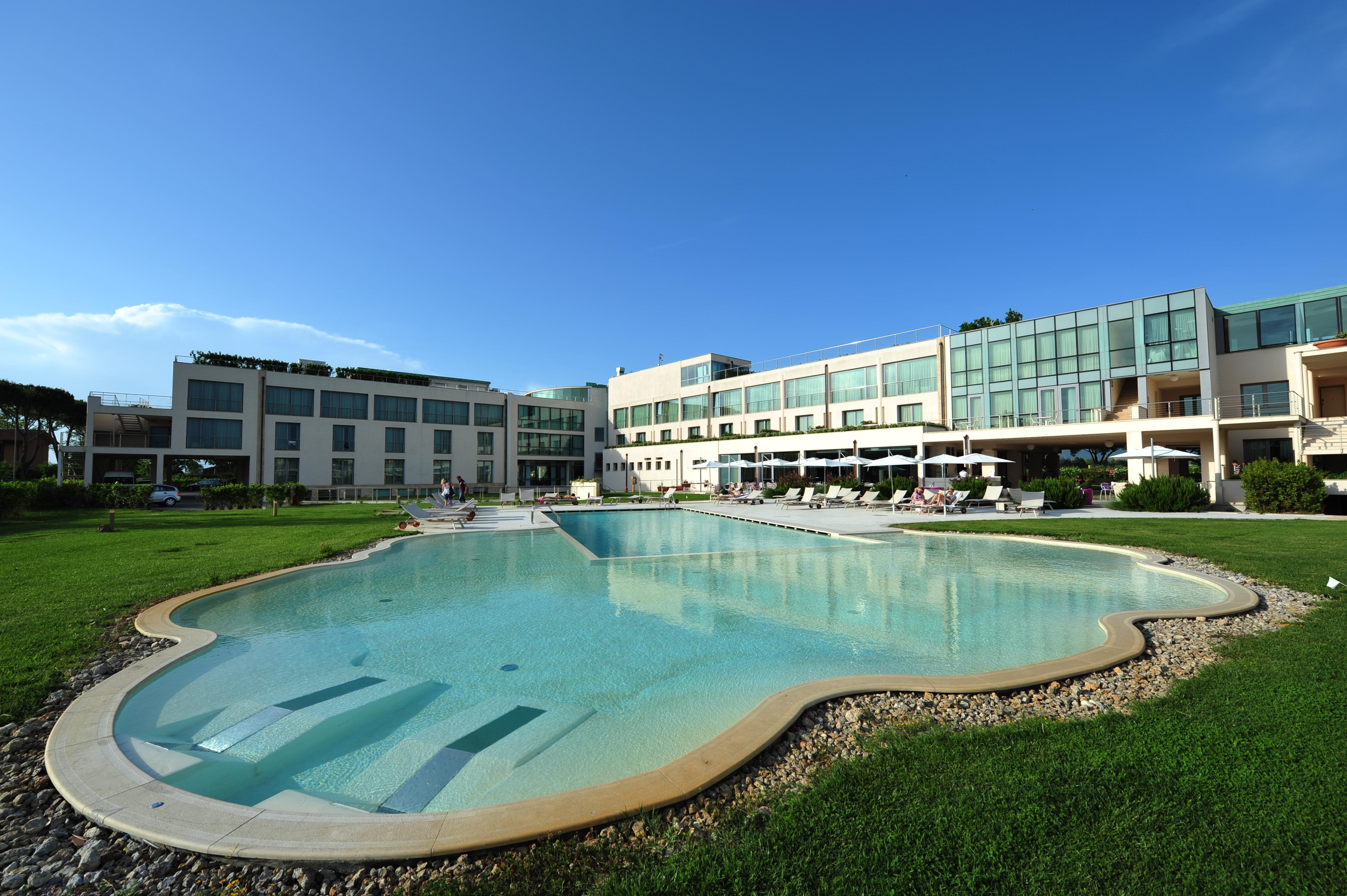 Pisa Tower Plaza Hotel Exterior foto The hotel